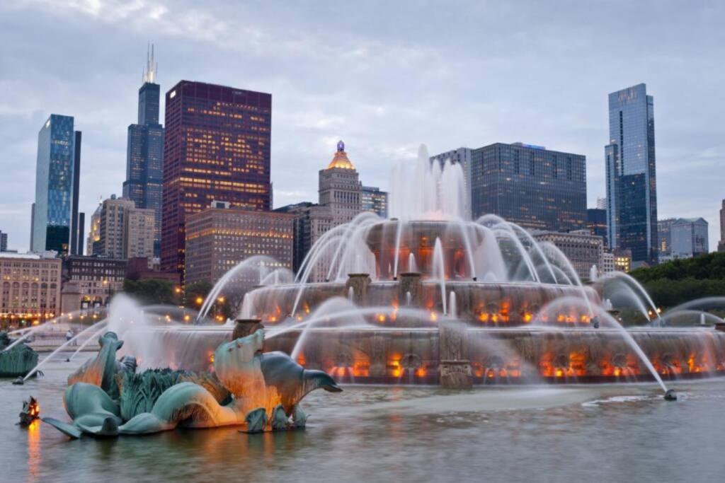 Mccormick Place 2Br Stylish Suite With Optional Parking And Gym For Up To 8 Guests Near Soldier Field And Grant Park Чикаго Экстерьер фото