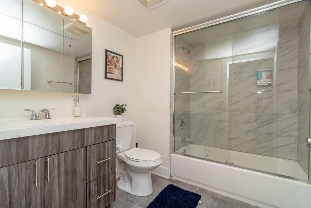 Mccormick Place 2Br Stylish Suite With Optional Parking And Gym For Up To 8 Guests Near Soldier Field And Grant Park Чикаго Экстерьер фото