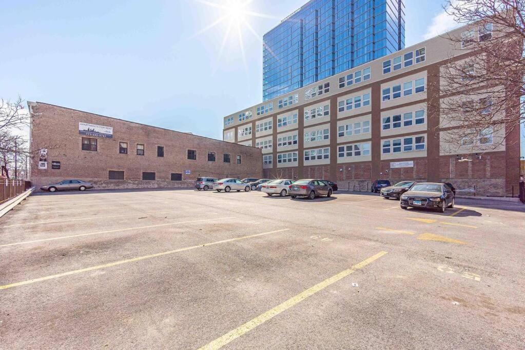 Mccormick Place 2Br Stylish Suite With Optional Parking And Gym For Up To 8 Guests Near Soldier Field And Grant Park Чикаго Экстерьер фото