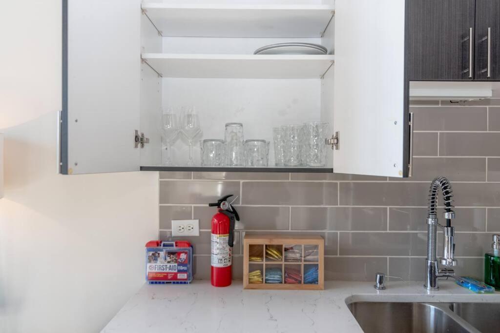 Mccormick Place 2Br Stylish Suite With Optional Parking And Gym For Up To 8 Guests Near Soldier Field And Grant Park Чикаго Экстерьер фото