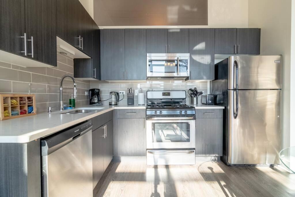 Mccormick Place 2Br Stylish Suite With Optional Parking And Gym For Up To 8 Guests Near Soldier Field And Grant Park Чикаго Экстерьер фото